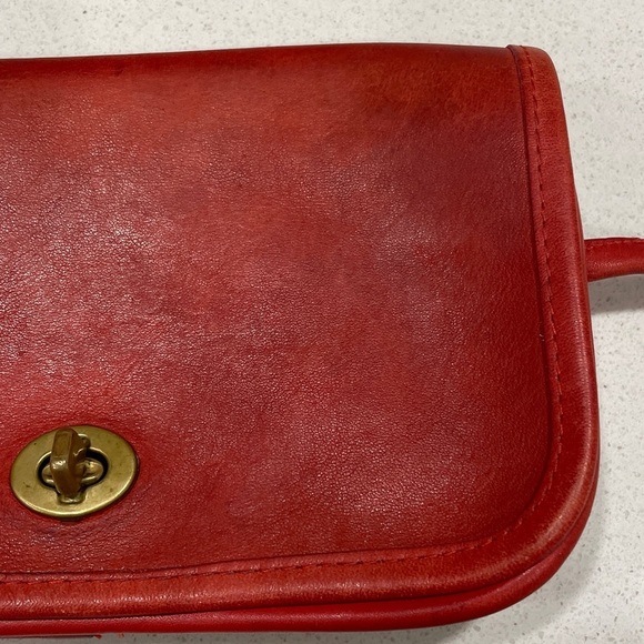 Vintage late 1970’s-Early 1980’s Coach Dinky Leather Bag Made In New York City - Picture 5 of 14